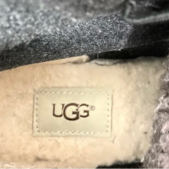 EUC UGG Waterproof Women's Black Leather Lace Up Ankle Boots s/n 1007999 Sz 6 - Picture 7 of 10